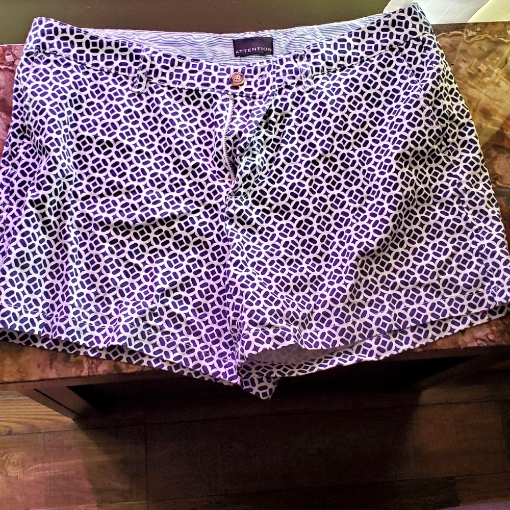 Attention Patterned shorts Navy & White